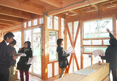 建築中の家